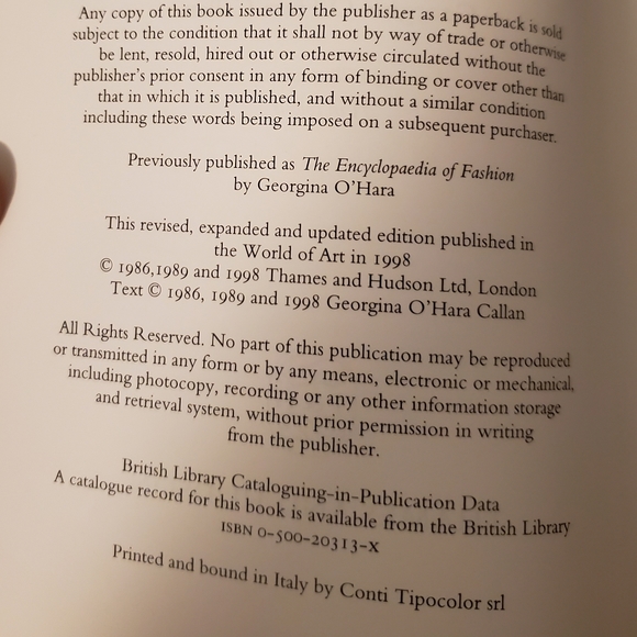 Dictionary of Fashion and Fashion Designers - Used Book - Picture 3 of 3